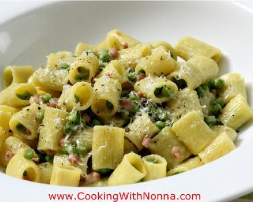 Mezzi Rigatoni with Peas, Prosciutto and Cream